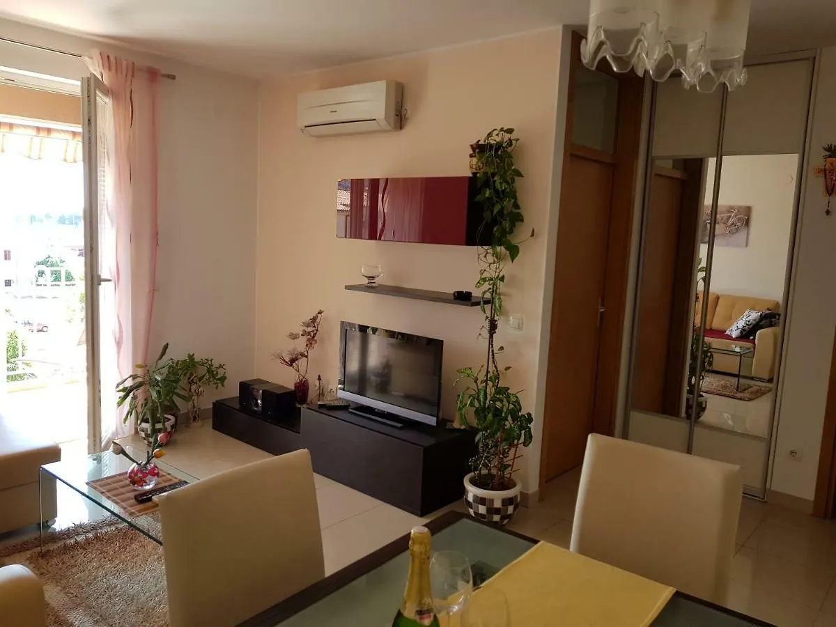 Apartman Flavia Cres 0*,  Croácia